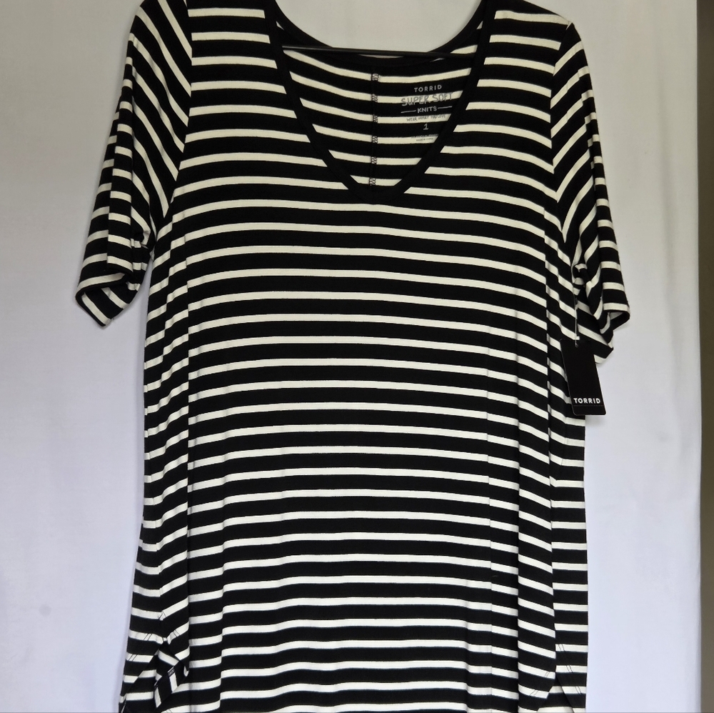 Torrid Classic Striped Short Sleeve Top NWT Size 1